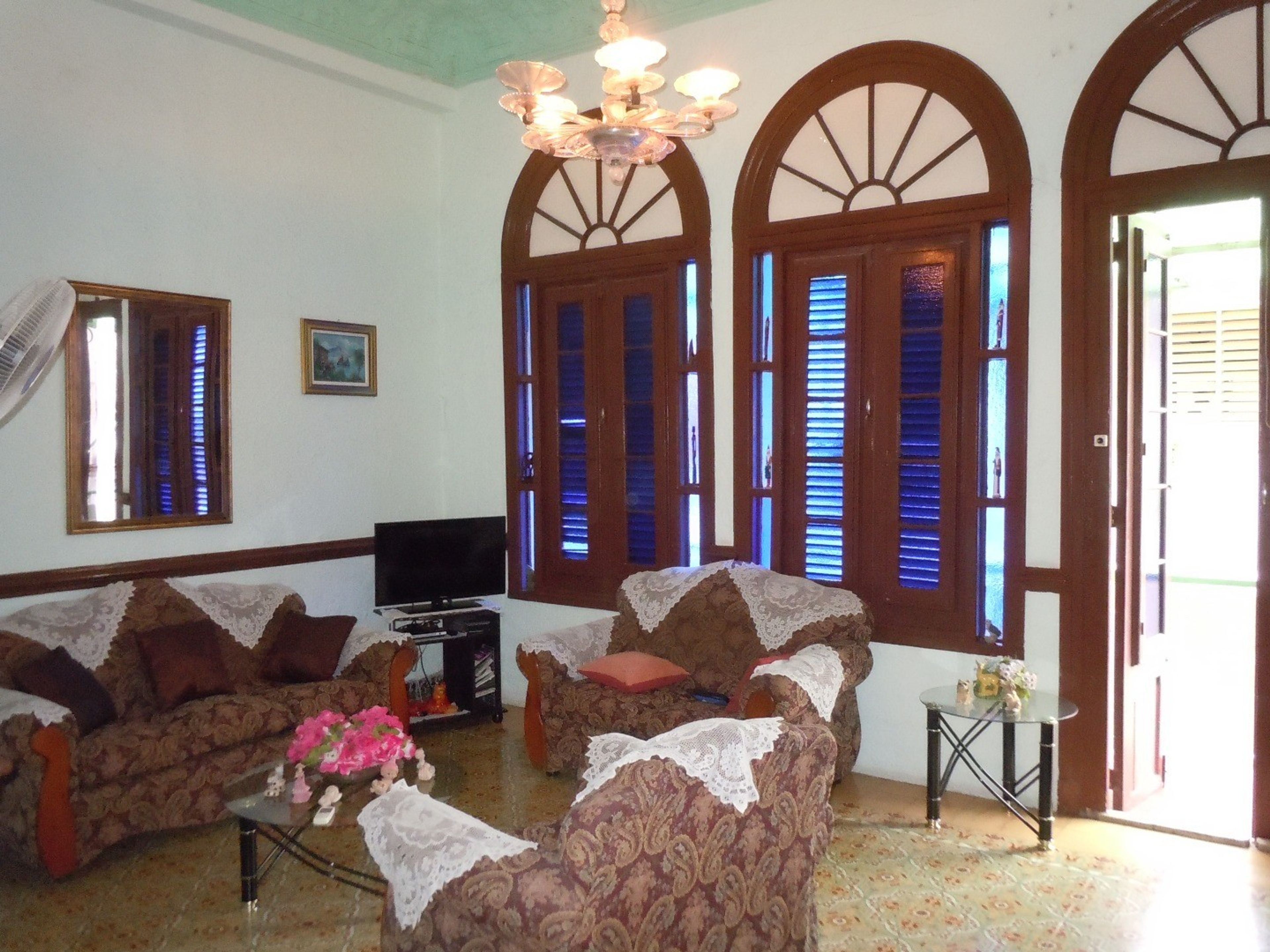Casa de Emelina y Saúl, CRISTO, No. 16House's living room
