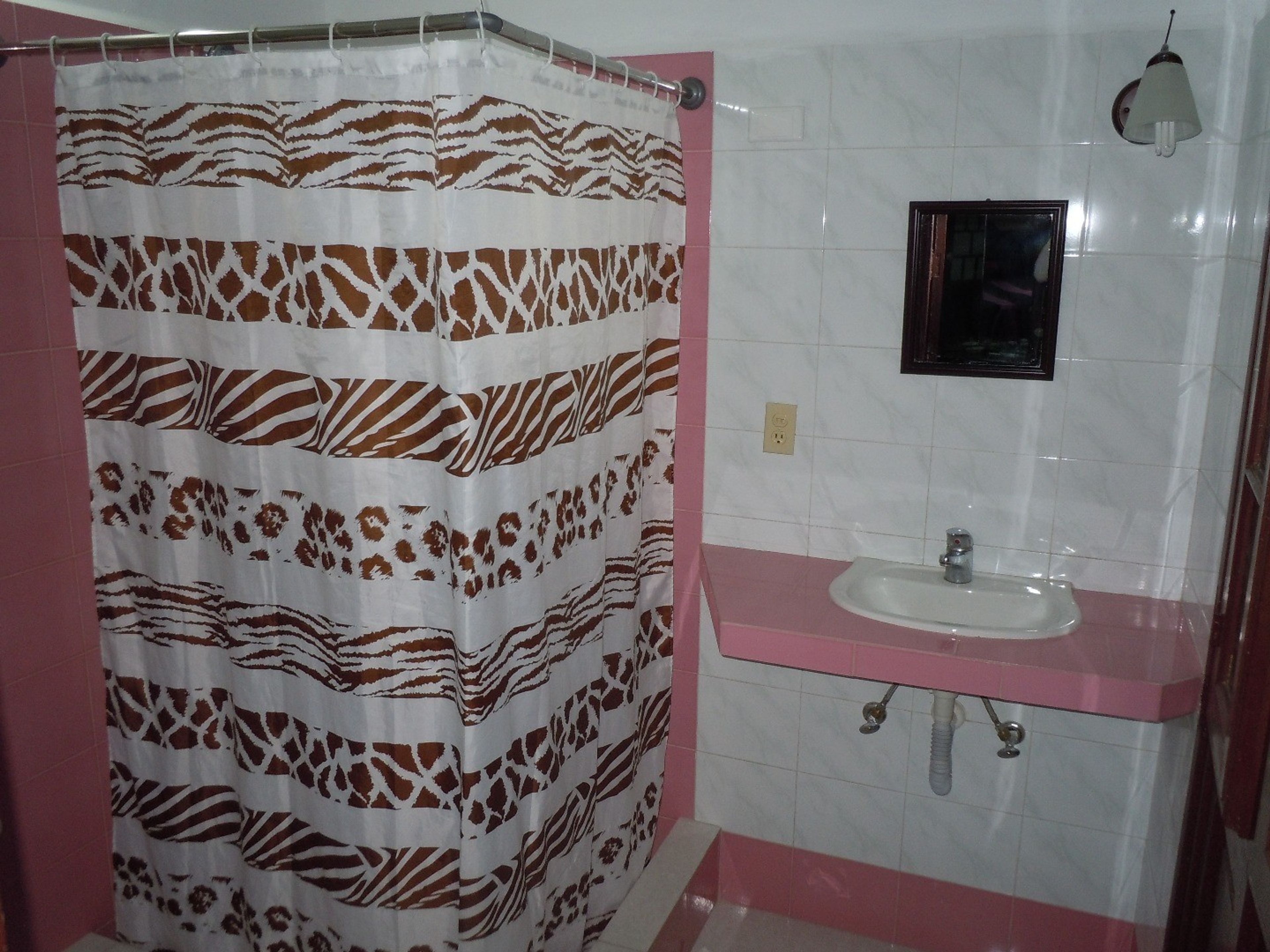Casa de Emelina y Saúl, CRISTO, No. 16Bathroom's view