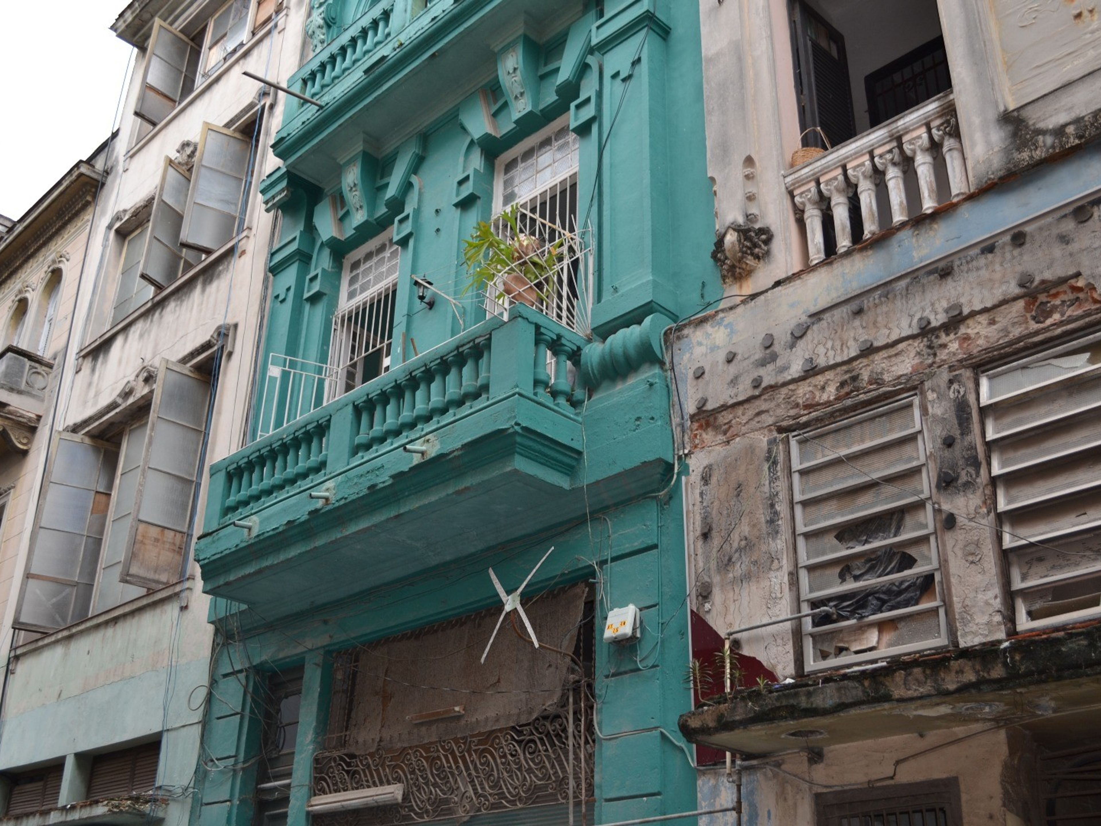 Casa Caty y Leo, MURALLA, No. 455