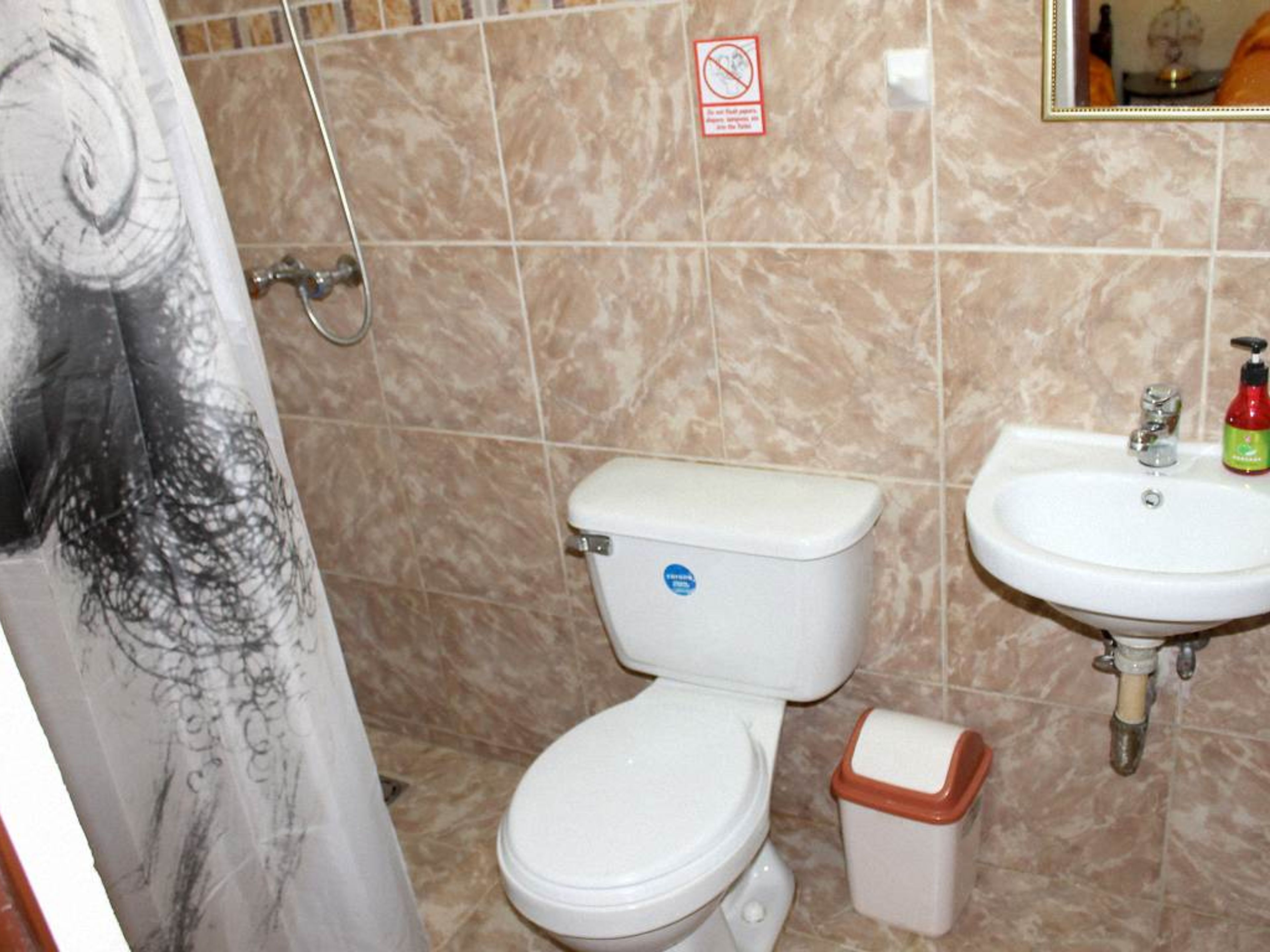Hostal Cecilia Trinidad, MANUEL PUERTO, No. 14Bathroom's view