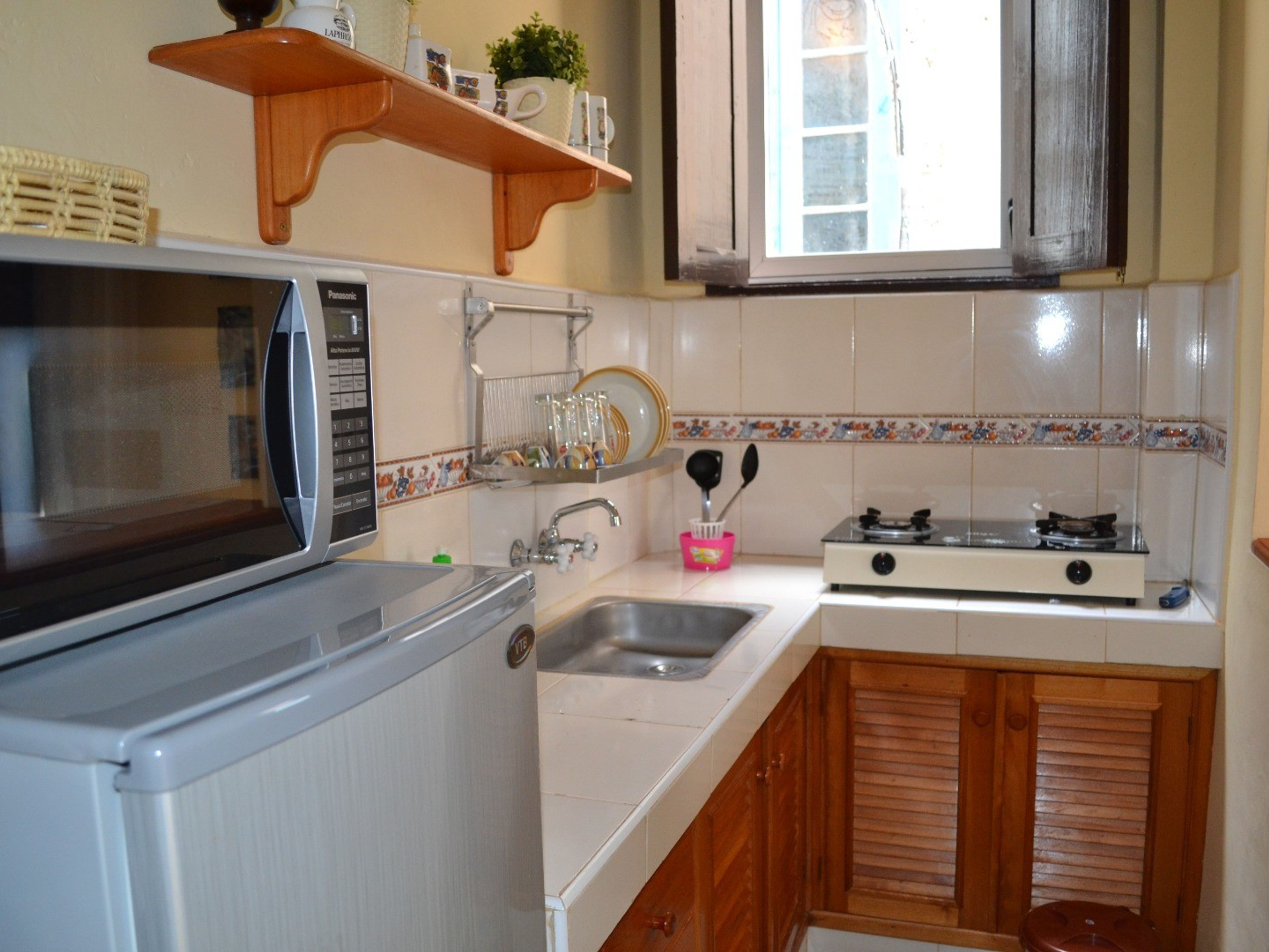 La Casa de la Bodeguita, EMPEDRADO, No. 211House kitchen view