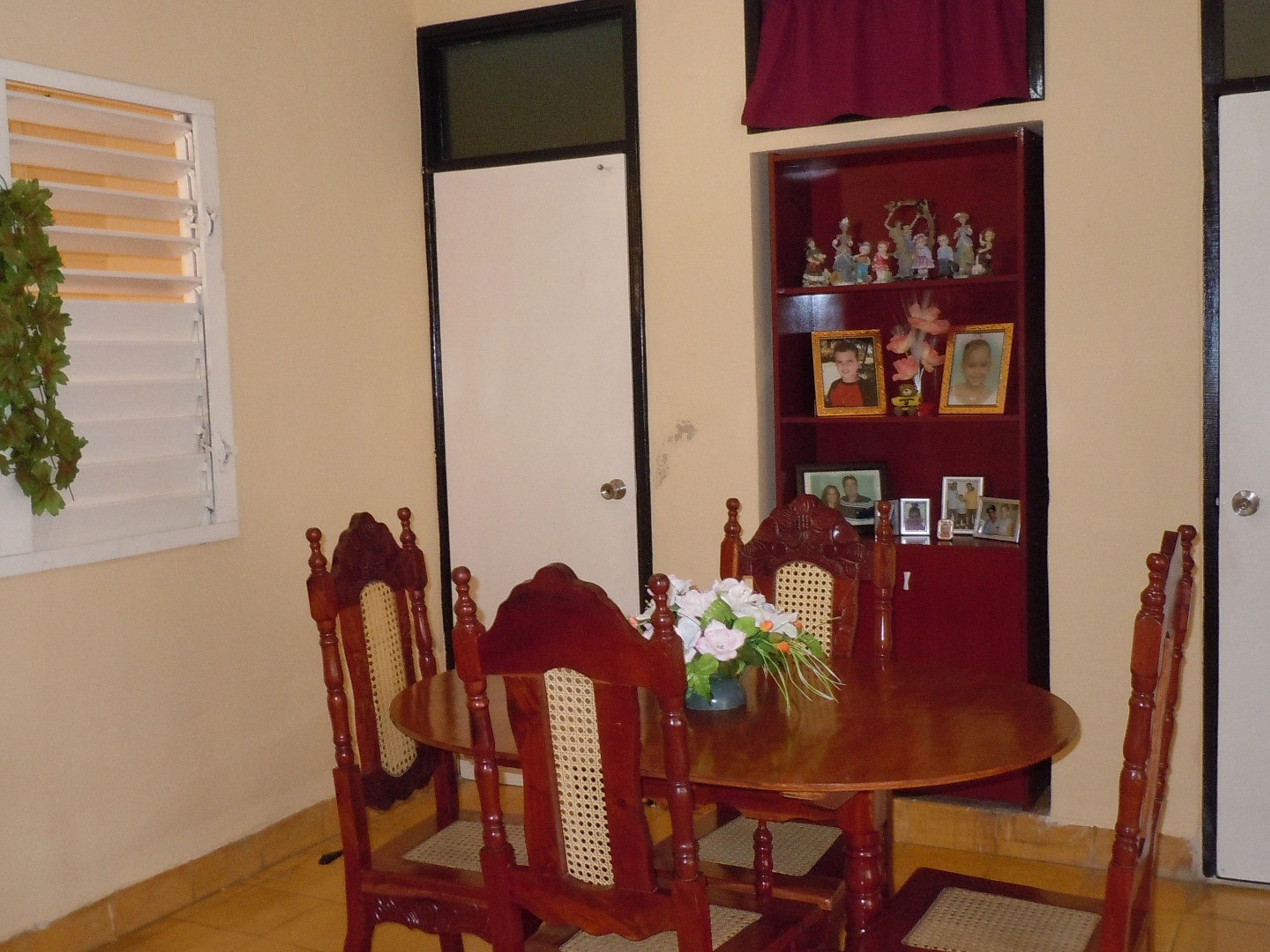 Casa de Robin, LENIN, No. 2House dinning room