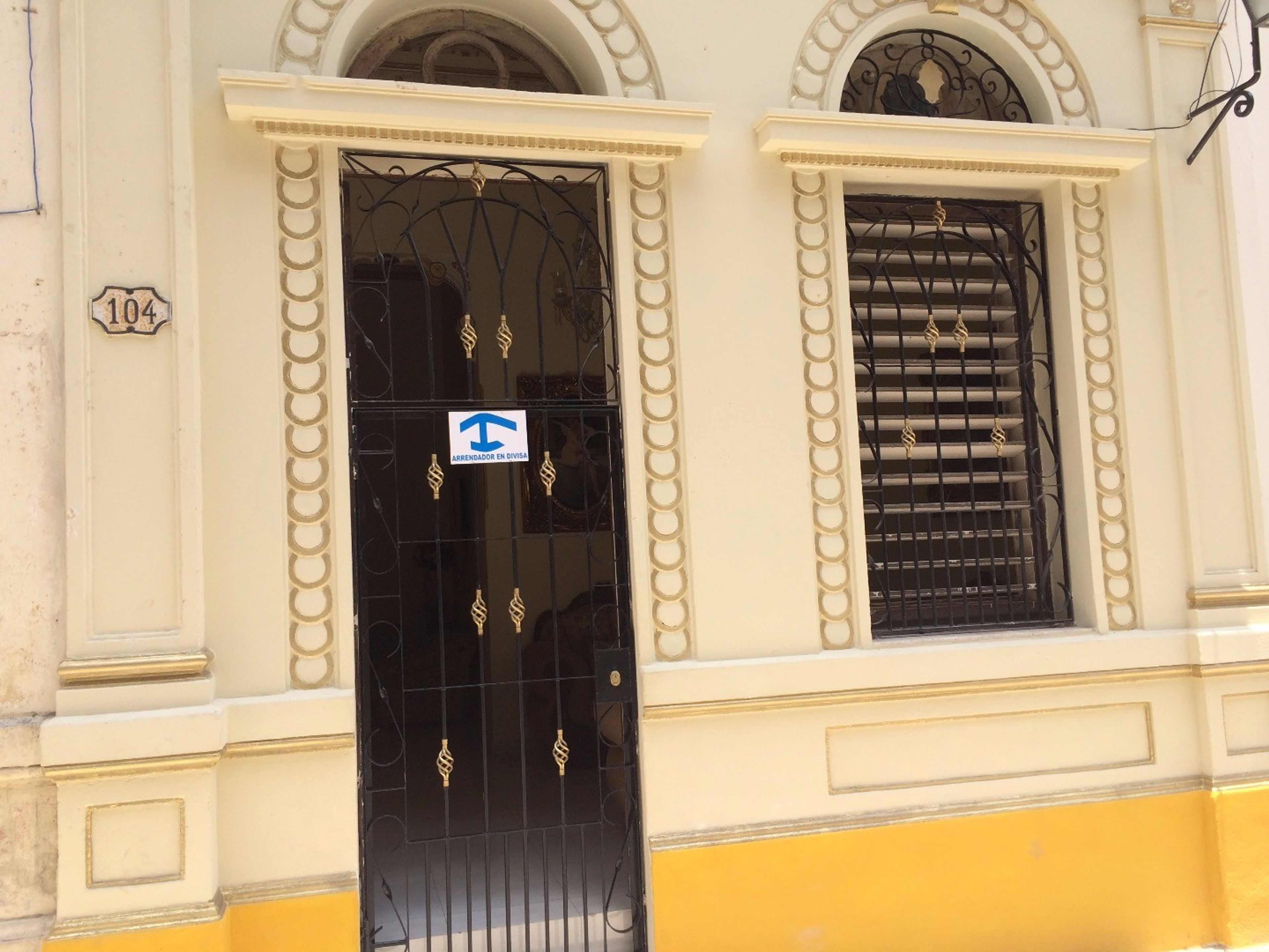 Hostal San Cristobal de la Habana, SAN JUAN DE DIOS, No. 104