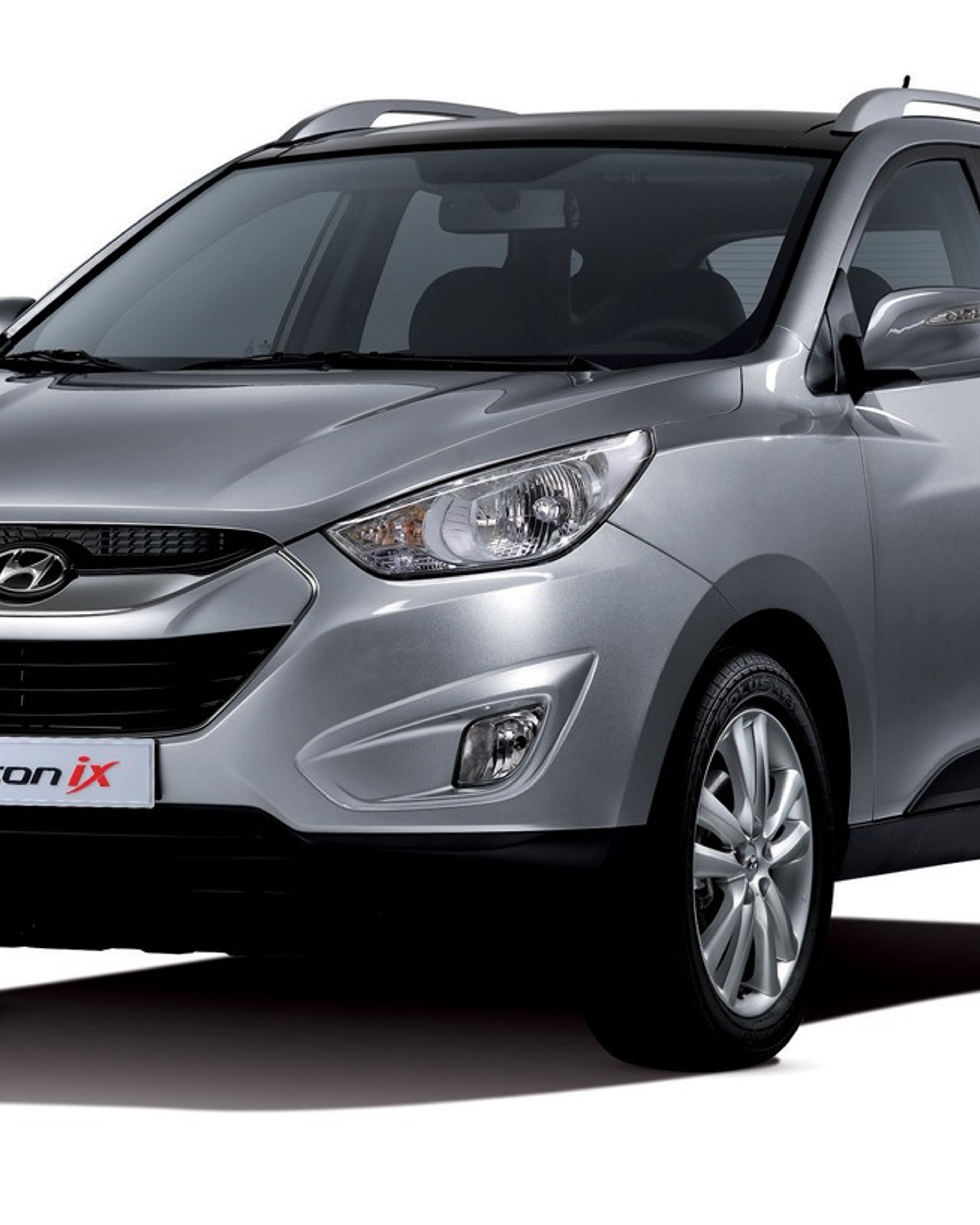 HYUNDAI TUCSON angular front exterior view