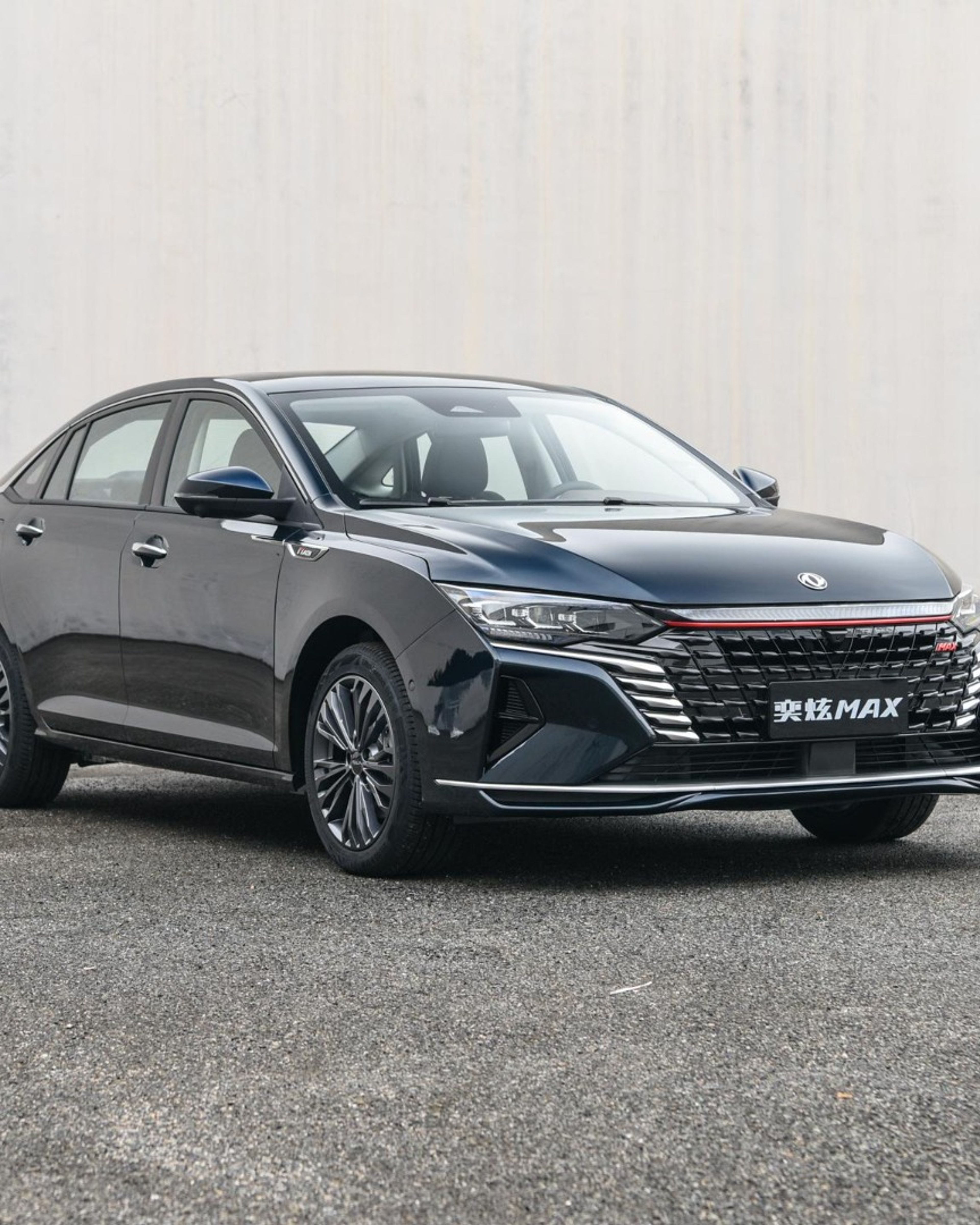 DONGFENG YIXUAN C65 angular front exterior view