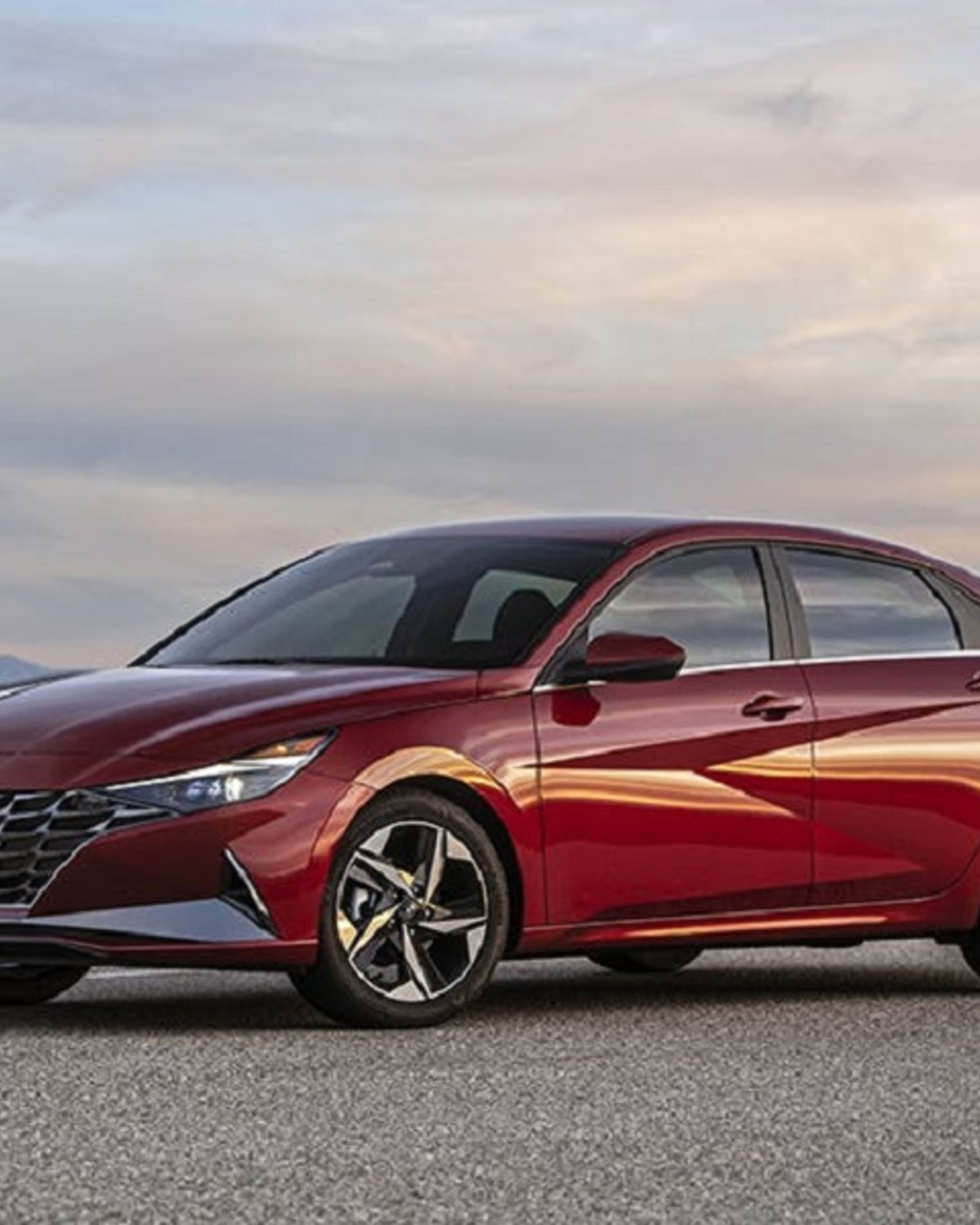 HYUNDAI ELANTRA angular front exterior view