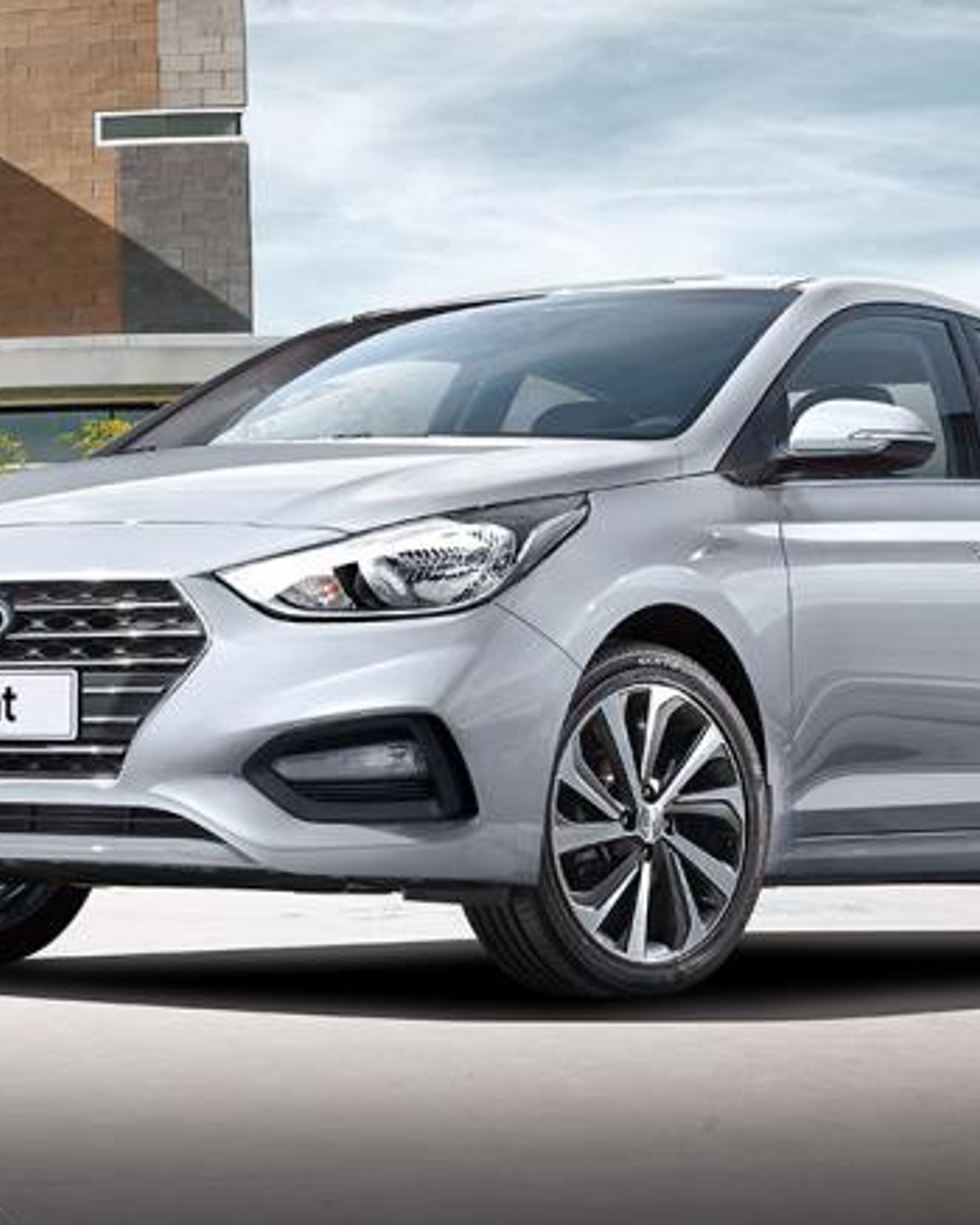 HYUNDAI ACCENT angular front exterior view