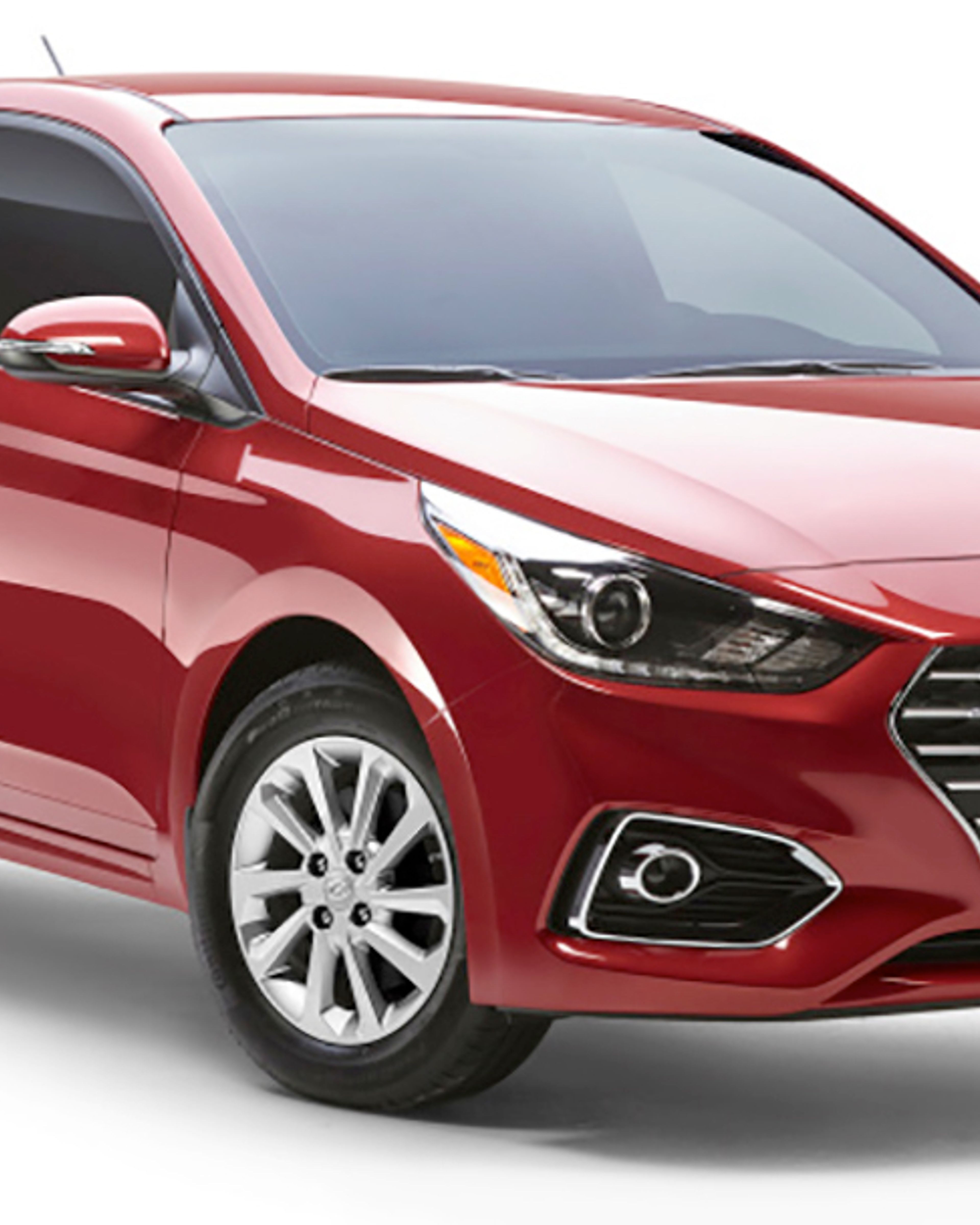 HYUNDAI ACCENT angular front exterior view