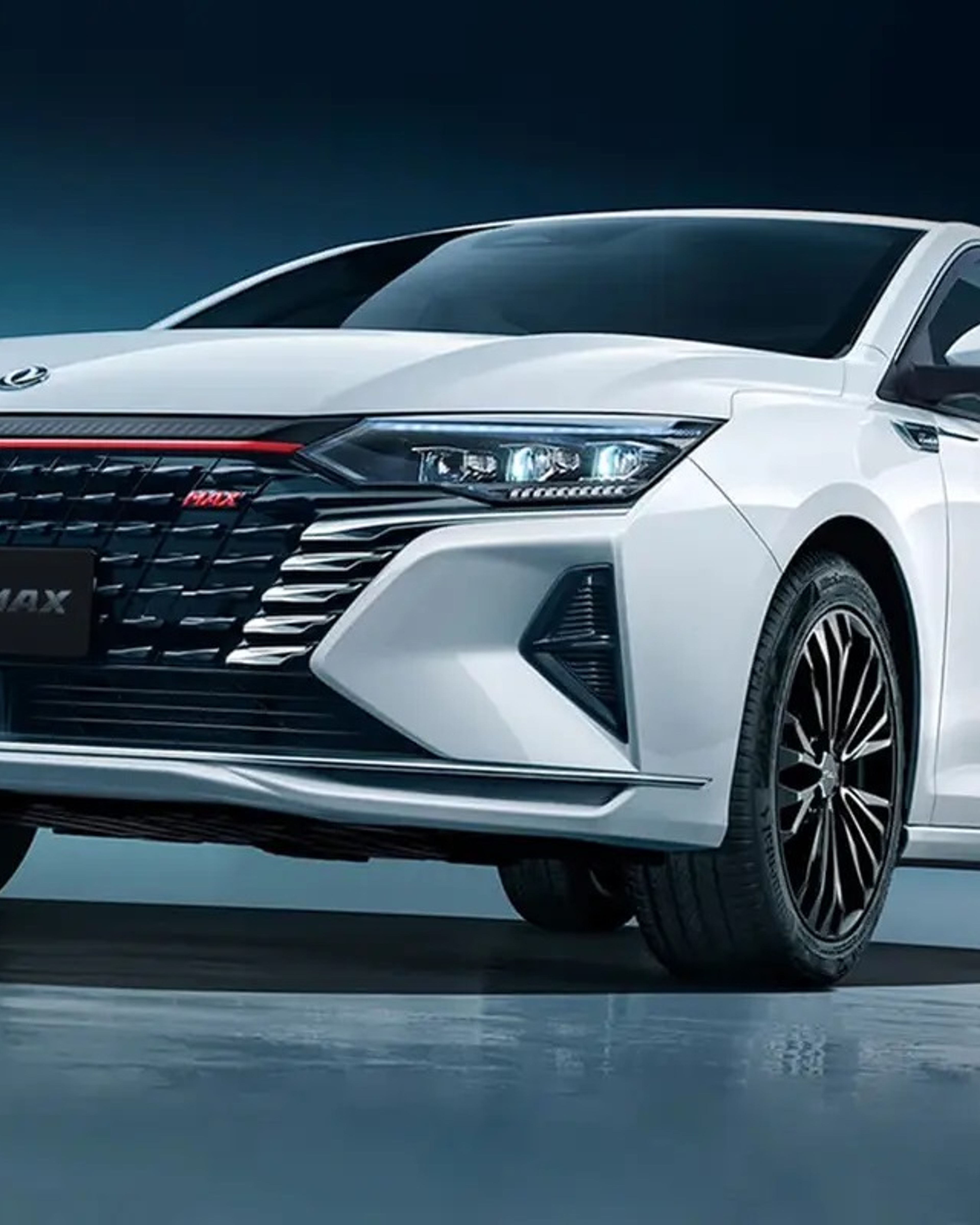 DONGFENG SHINEMAX angular front exterior view