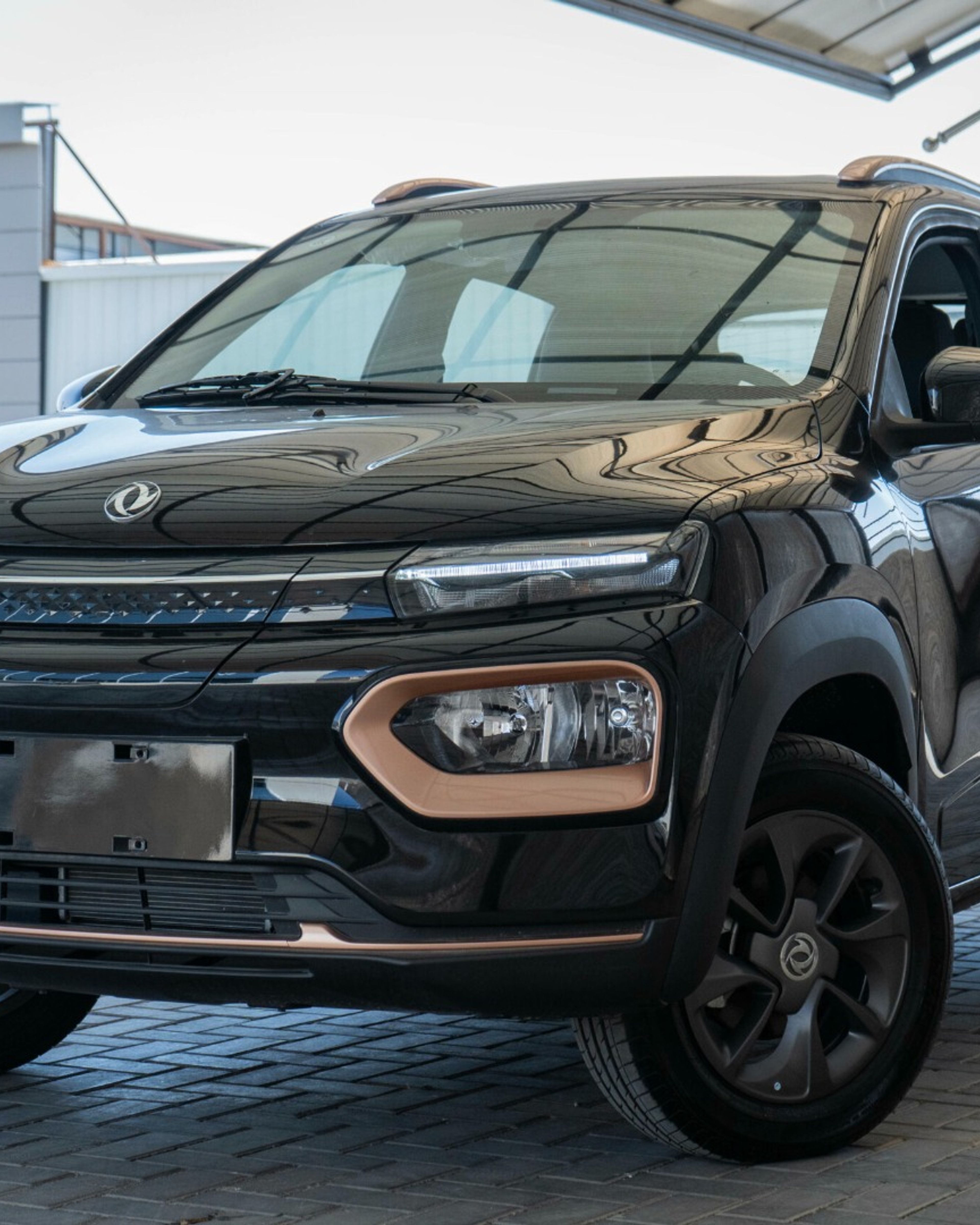 DONGFENG EX 1 angular front exterior view