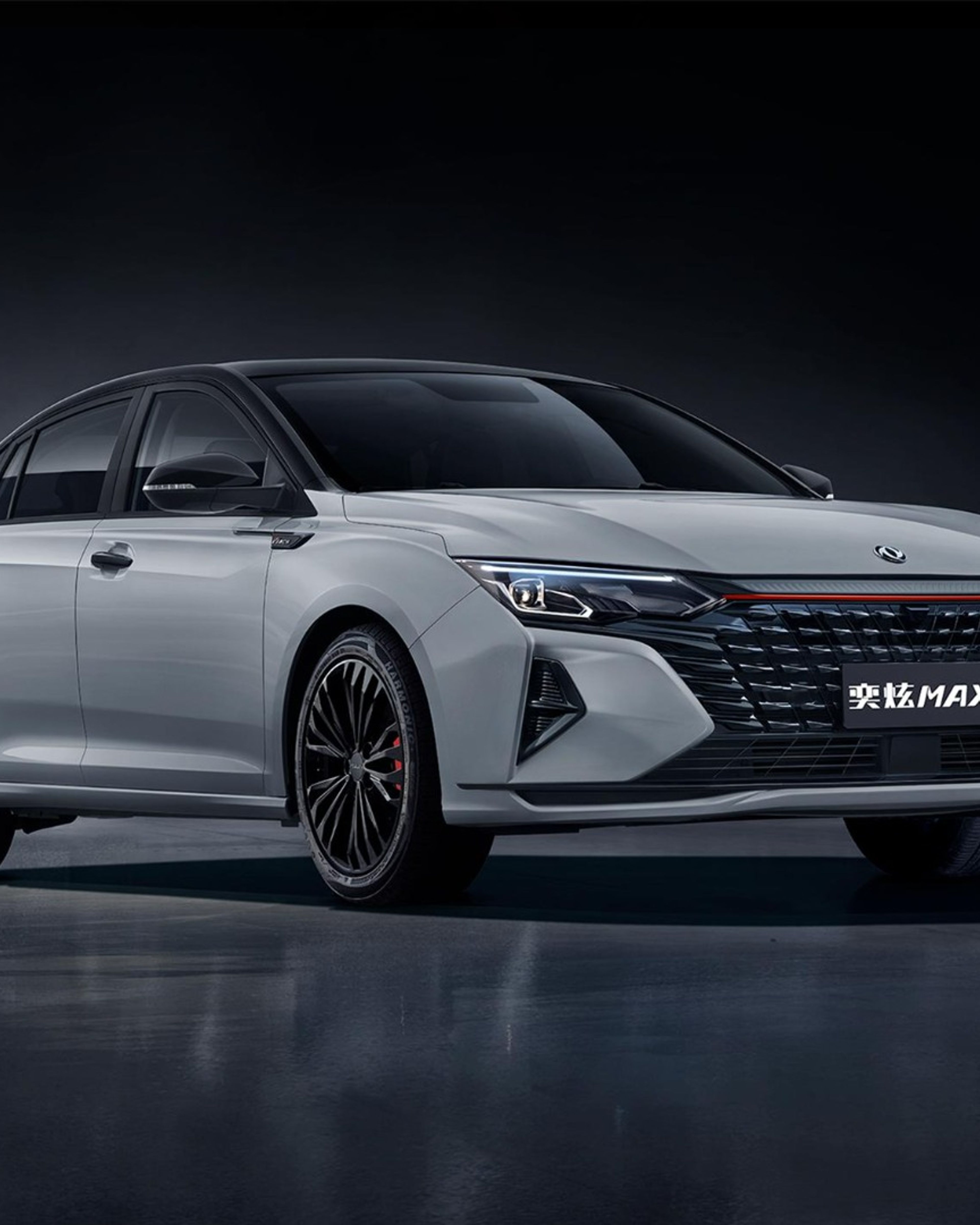 DONGFENG YIXUAN C65 angular front exterior view