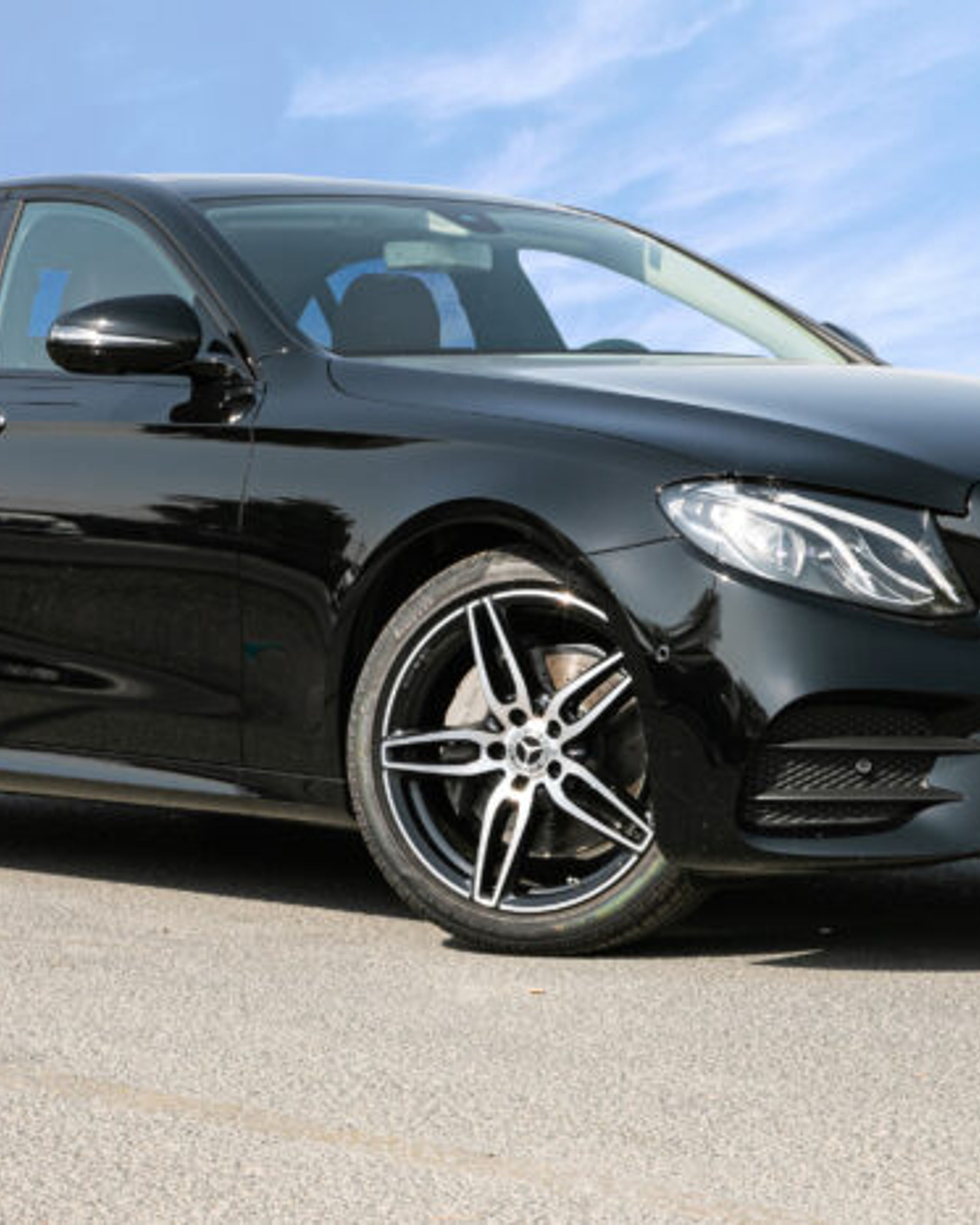 MERCEDES BENZ E 200 angular front exterior view