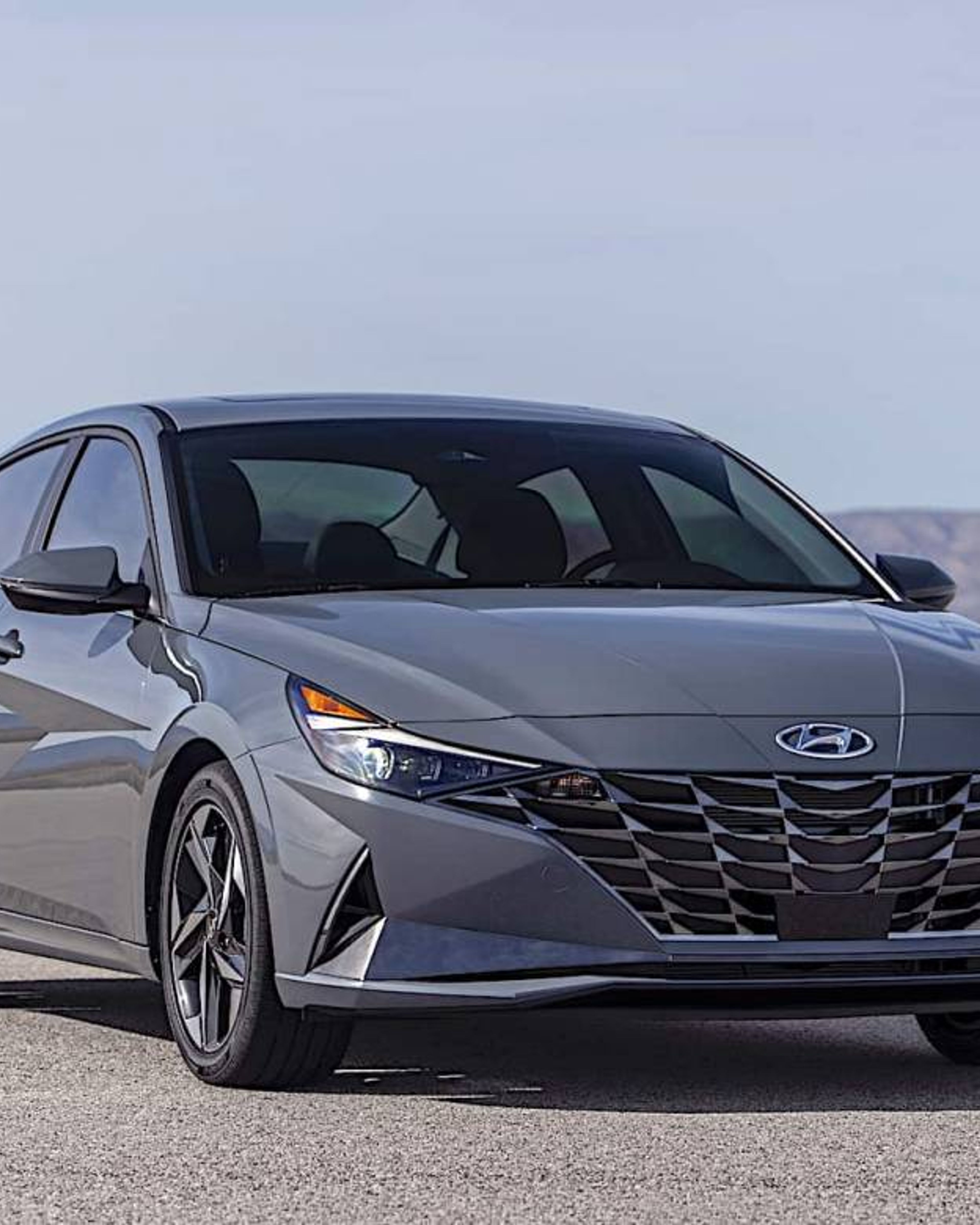 HYUNDAI ELANTRA angular front exterior view