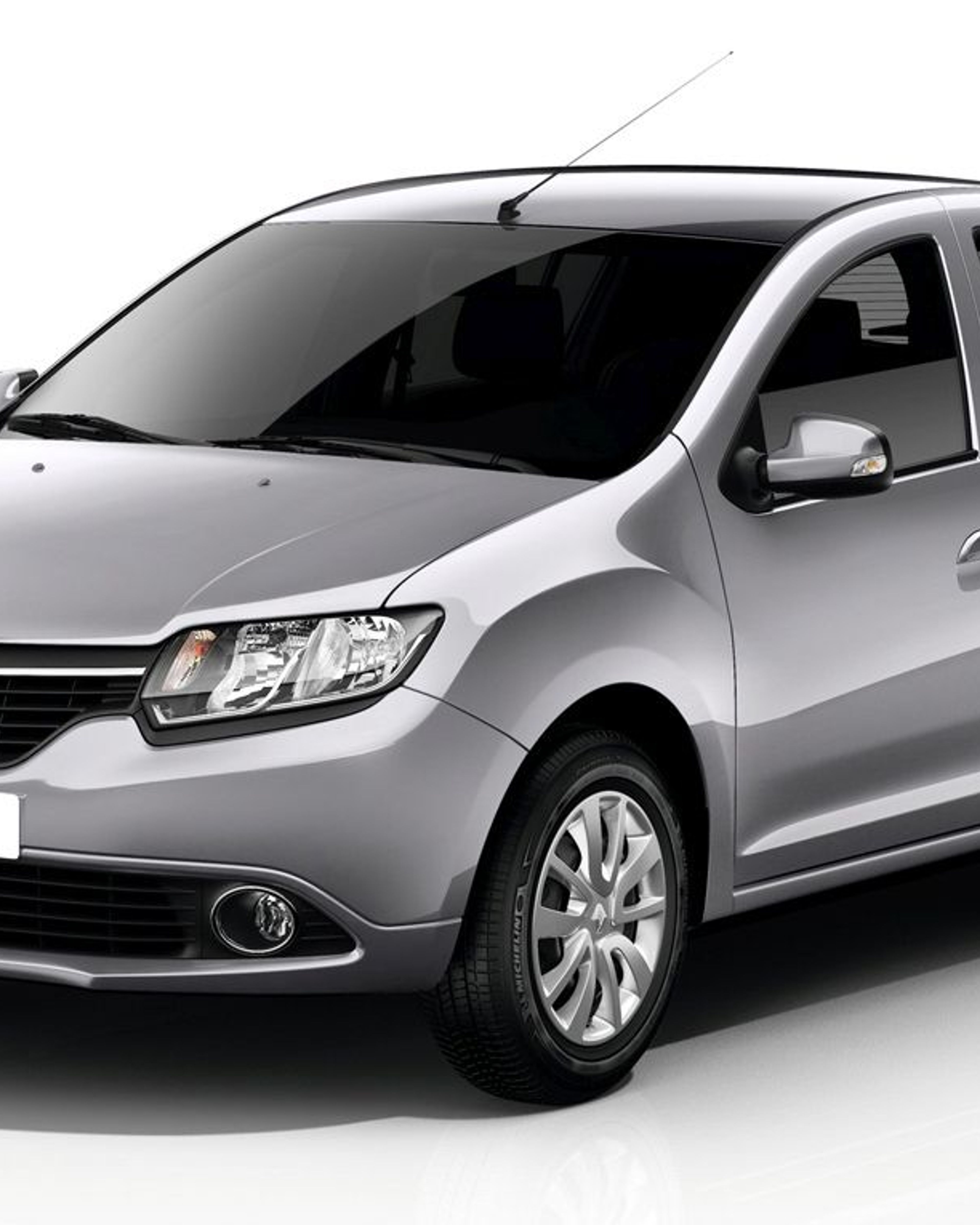 RENAULT SANDERO angular front exterior view