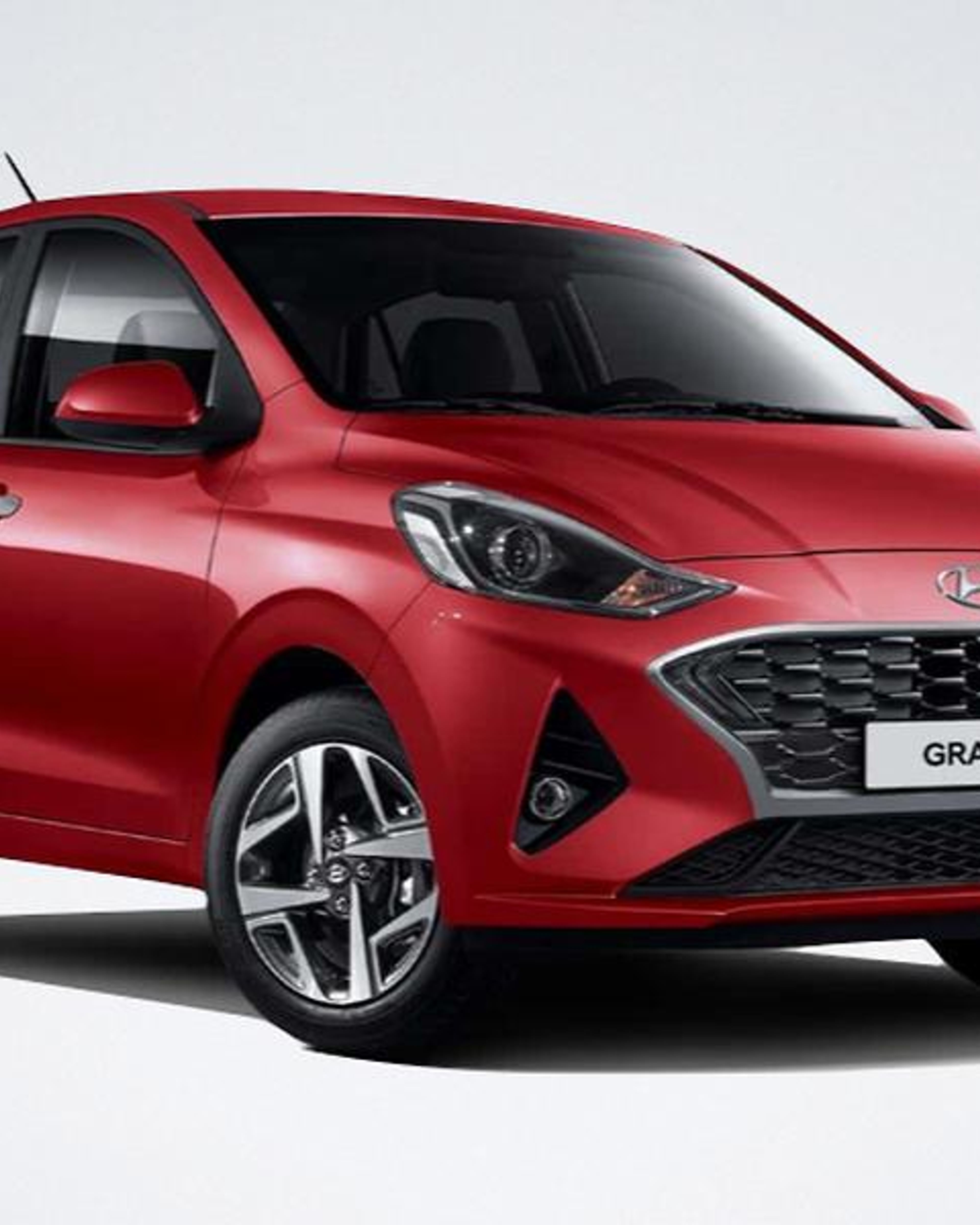HYUNDAI GRAND I 10 angular front exterior view
