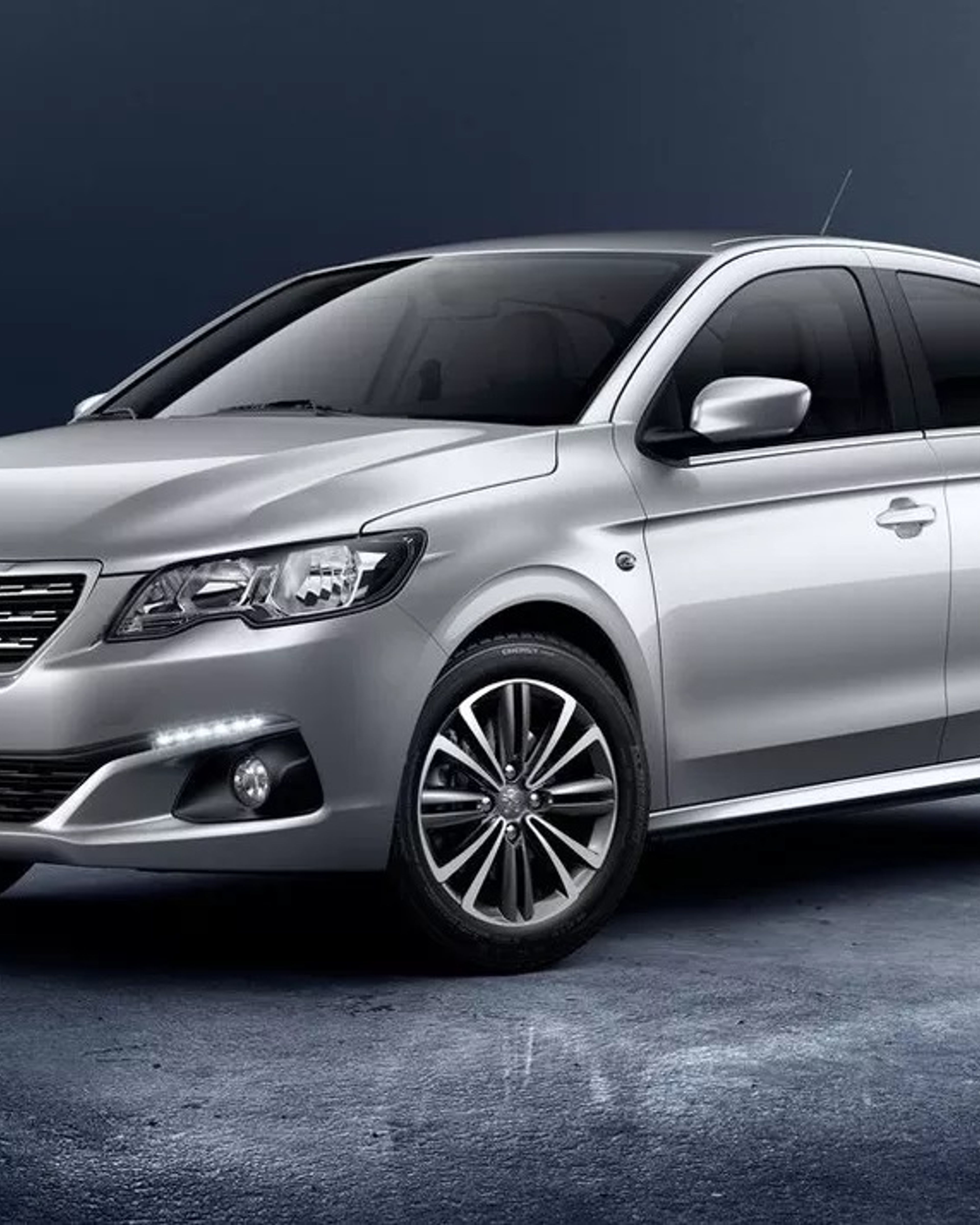 PEUGEOT 301 angular front exterior view