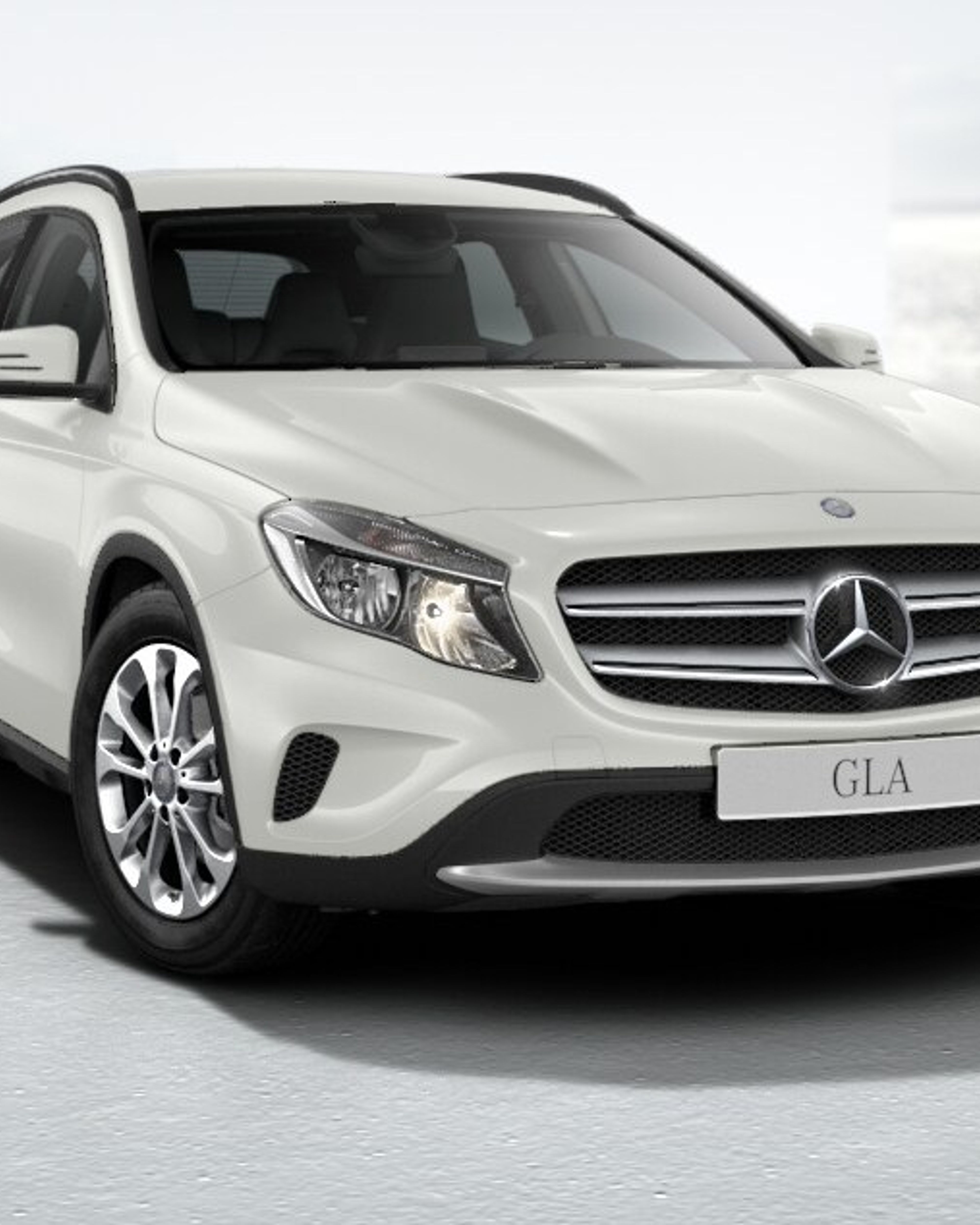 MERCEDES-BENZ GLA 180 angular front exterior view
