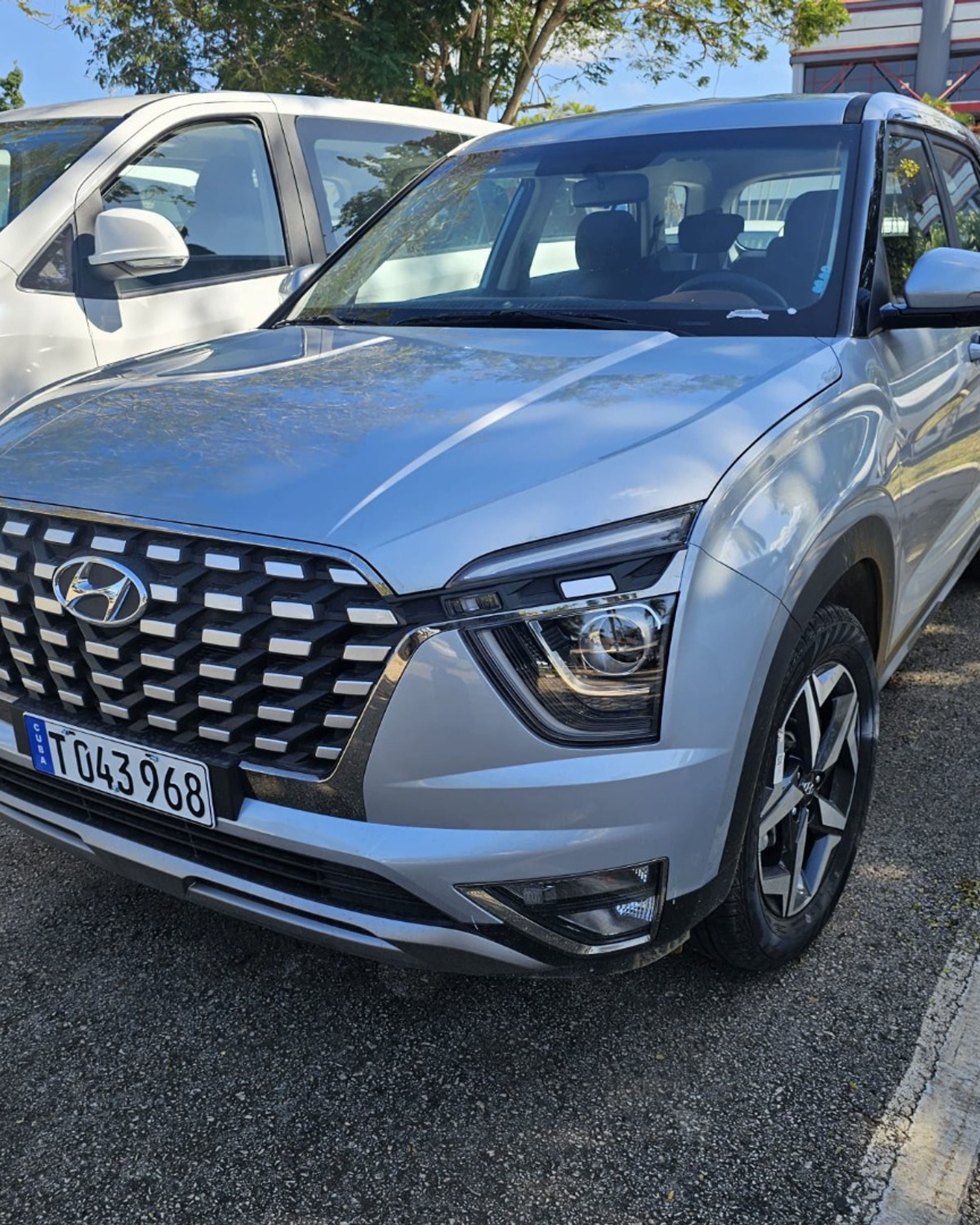 HYUNDAI CANTUS angular front exterior view