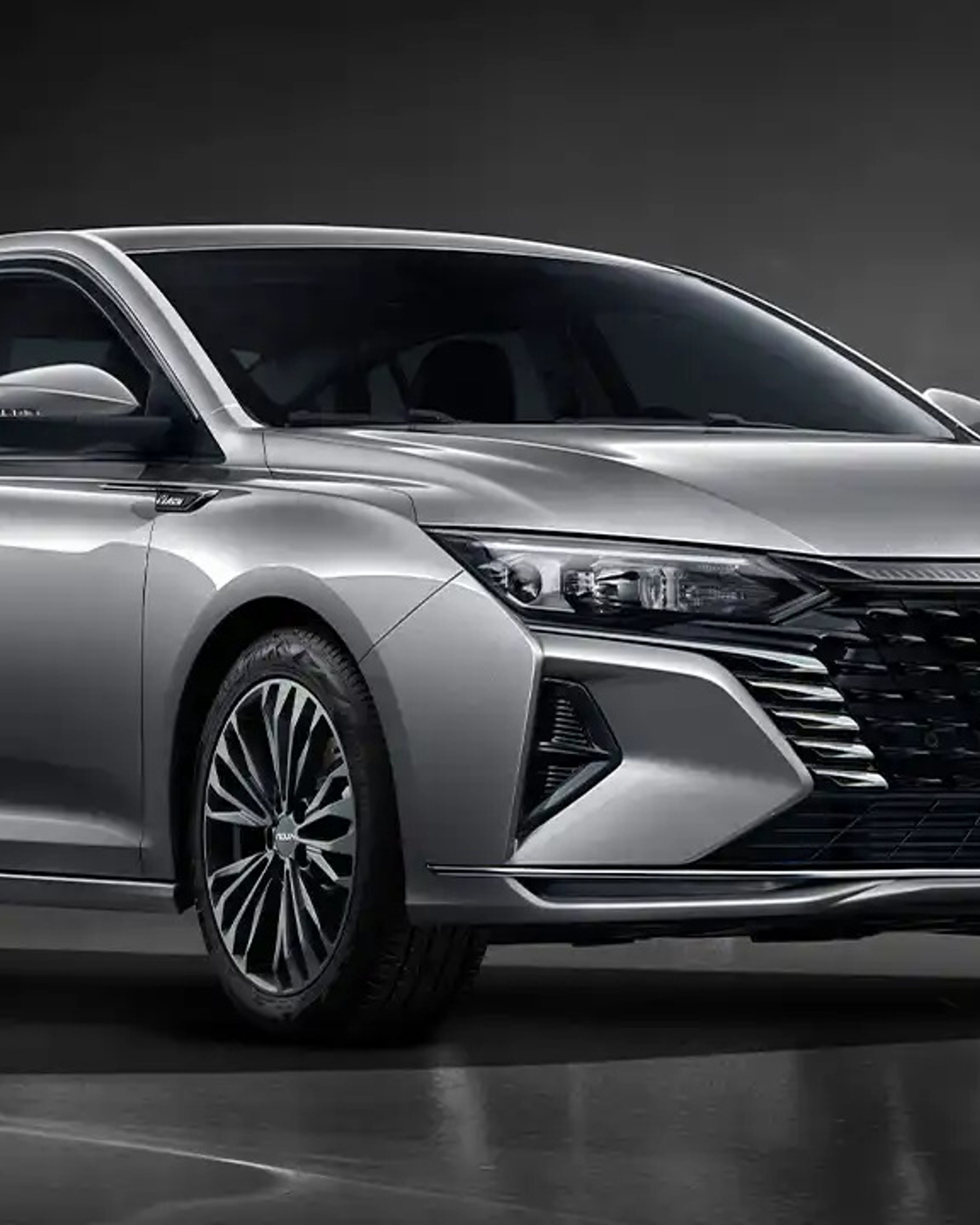 DONGFENG SHINEMAX angular front exterior view