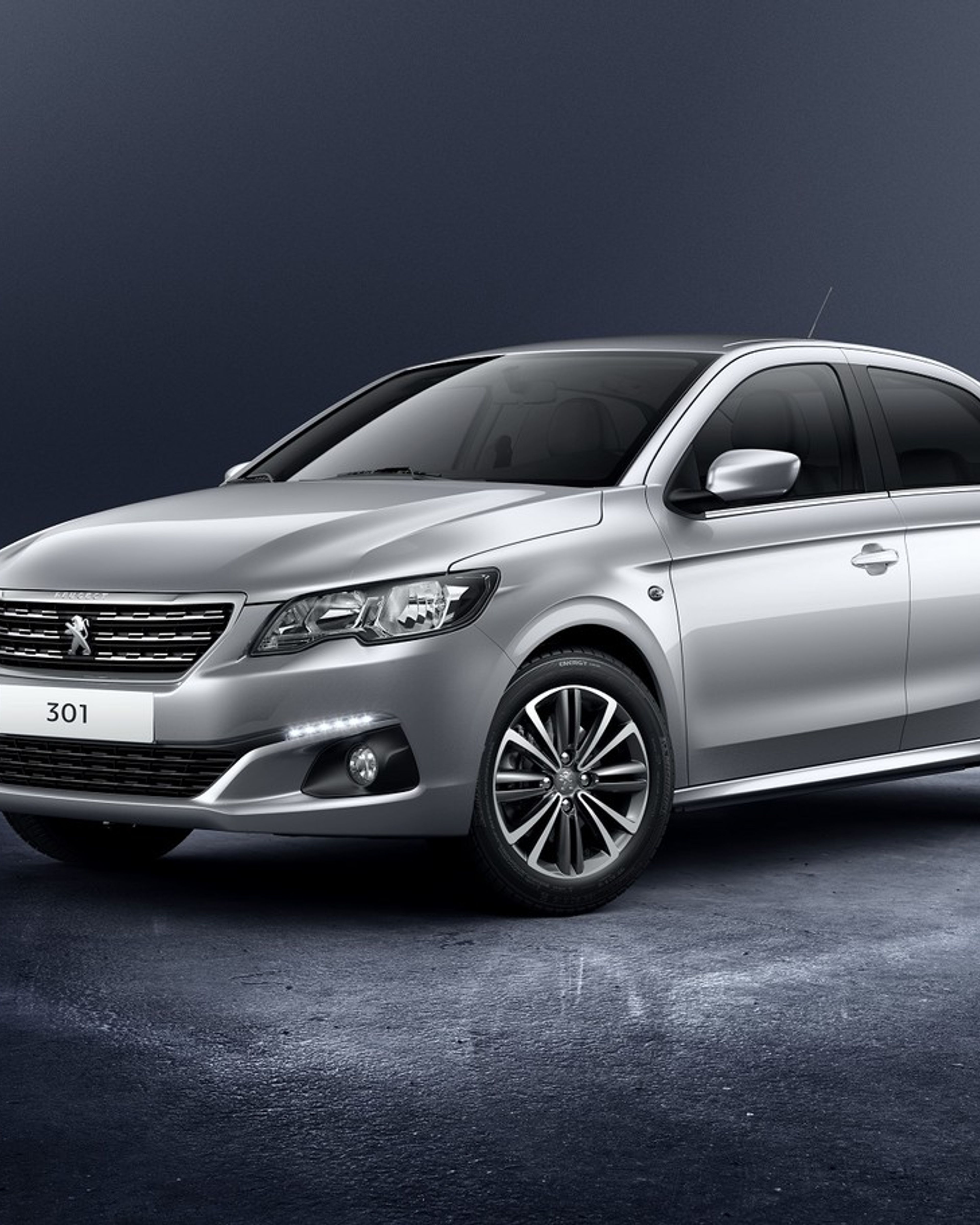 PEUGEOT 301 angular front exterior view