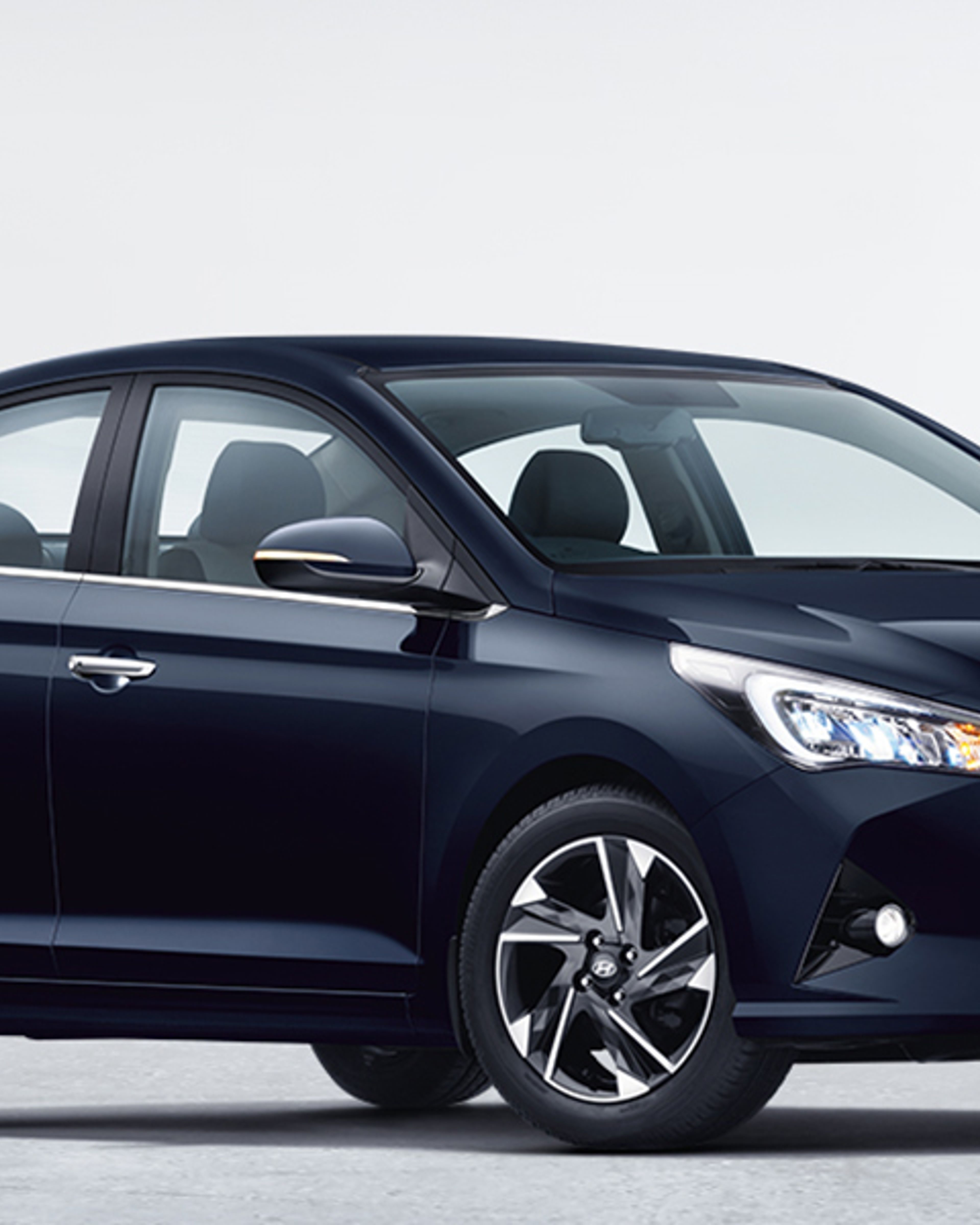 HYUNDAI ACCENT angular front exterior view