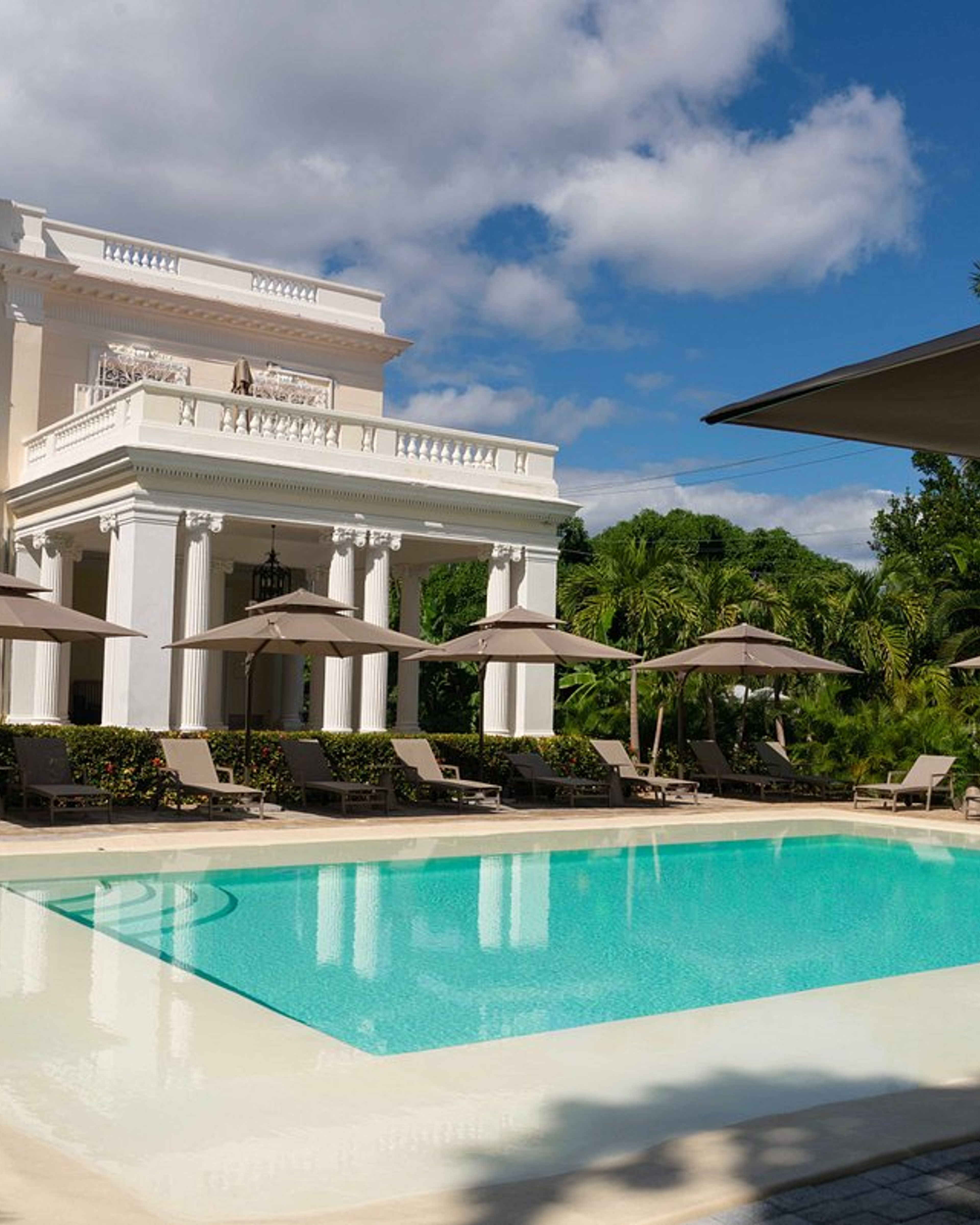 Hotel´s pool panoramic view.