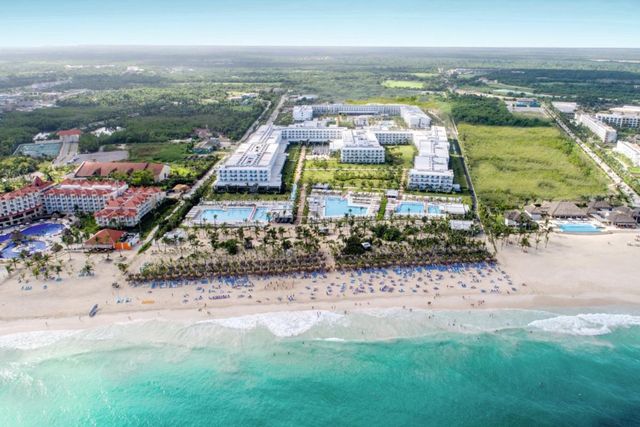 RIU REPUBLICA Hotel (All Inclusive Package 8 days / 7 nights + Flights + Meals and Beverages + Transfers + Taxes)