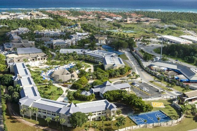 ROYALTON SPLASH PUNTA CANA Hotel (All Inclusive Package 8 days / 7 nights + Flights + Meals and Beverages + Transfers + Taxes)