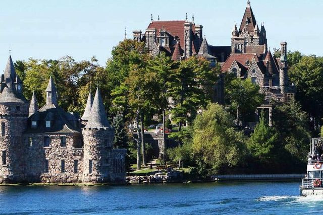 Thousand Islands boat cruise, THOUSAND ISLANDS, Ontario province, Canada.