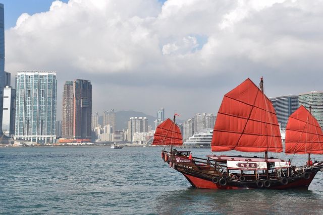 Junk boat tour in Victoria harbour, HONG KONG, Hong Kong (Xianggang) Special administrative region (香港特别行政区), China.