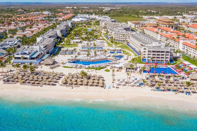 ROYALTON BAVARO Hotel (All Inclusive Package 8 days / 7 nights + Flights + Meals and Beverages + Transfers + Taxes)