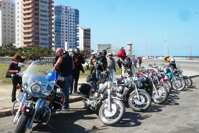 PANORAMIC MOTORCYCLE TOUR OF HAVANA + LUNCH