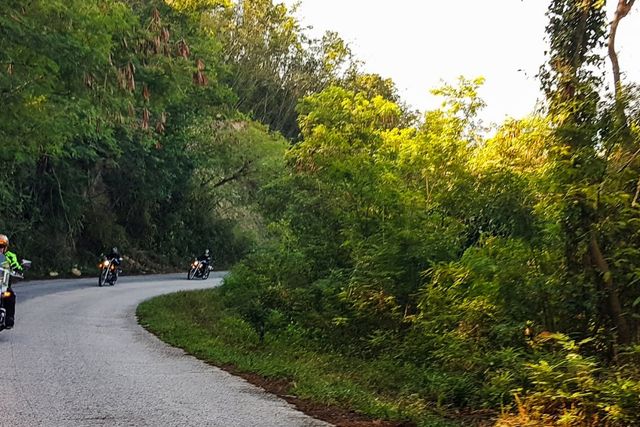MOTORCYCLE TOUR FROM HAVANA TO CIENFUEGOS.