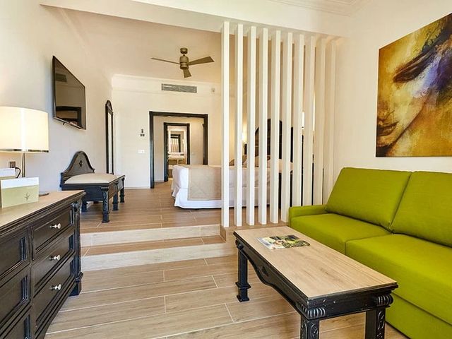 JUNIOR SUITE Room