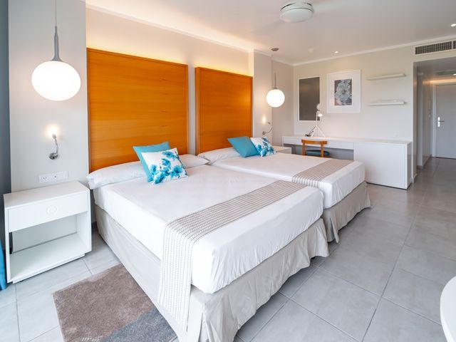 Chambre DELUXE STANDARD VUE PISCINE.