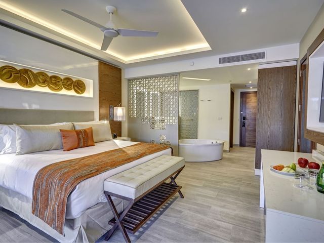 Quarto LUXURY PRESIDENTIAL JACUZZI SWIM OUT TWO BEDROOM SUITE (DIAMOND CLUB™)