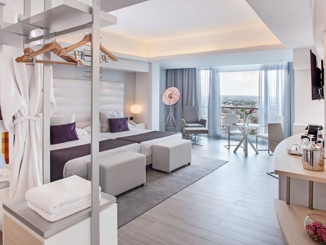 JUNIOR SUITE Room