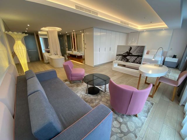 Номер LUXURY JUNIOR SUITE OCEAN SUNSET SKY LAND FORTRESS SKY LEVEL