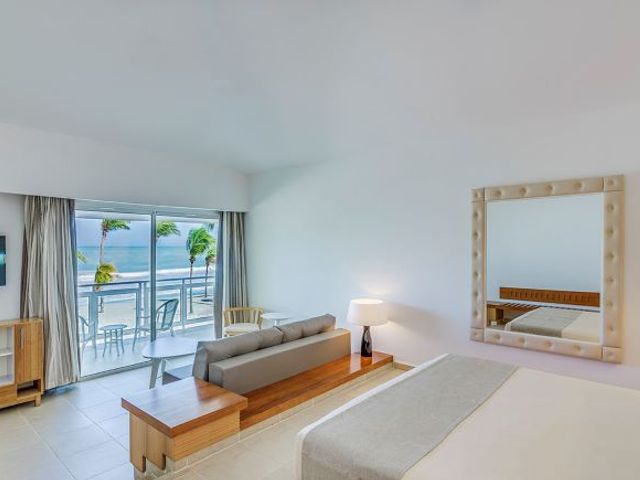 Номер PARADISUS JUNIOR SUITE SEA VIEW