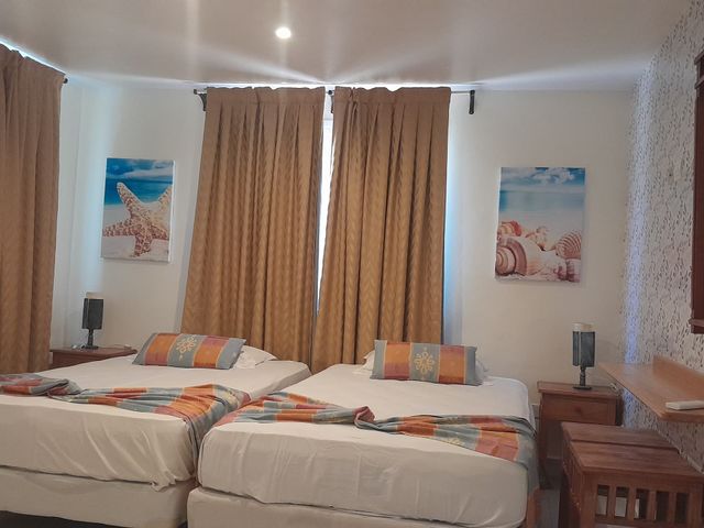 CASA IN SPIAGGIA (7 camere con bagno )