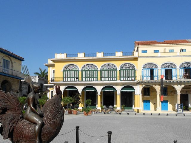 Plaza Vieja square panoramic view, Old Havana