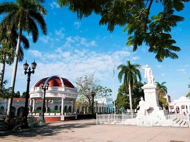 Jose Marti central park, Cienfuegos, JEEP OCCIDENTE LIGHT Group Tour