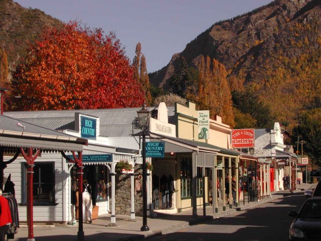 WANAKA - ARROWTOWN - QUEENSTOWN.