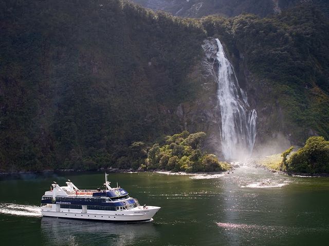 QUEENSTOWN - MILFORD SOUND - QUEENSTOWN.