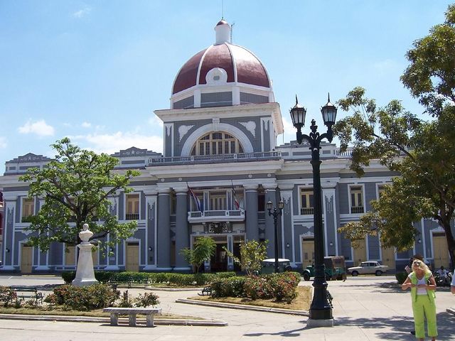 The Goverment palace of Cienfuegos. WALKING TO THE CENTER Group Tour