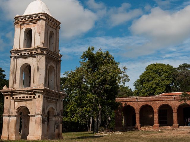 San Isidro de Los Destiladeros farm, Valley of the Sugar Mills, Trinidad. WALKING TO THE CENTER Group Tour