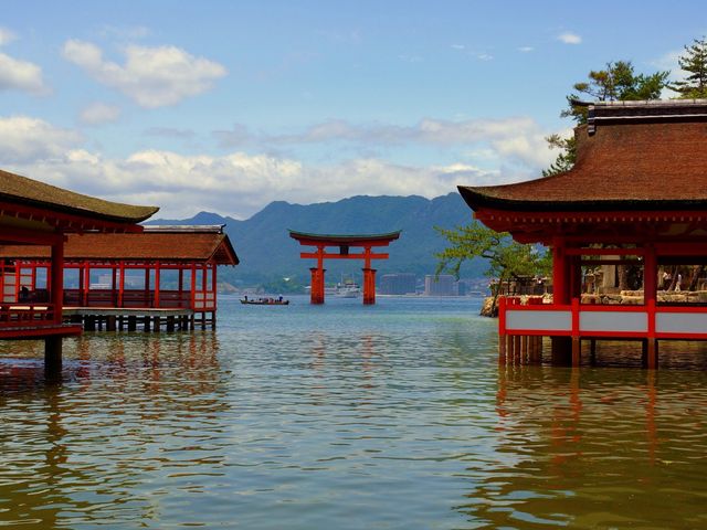 FERRY BUSAN - SHIMONOSEKI - IWAKUNI - ITSUKUSHIMA - HIROSHIMA.