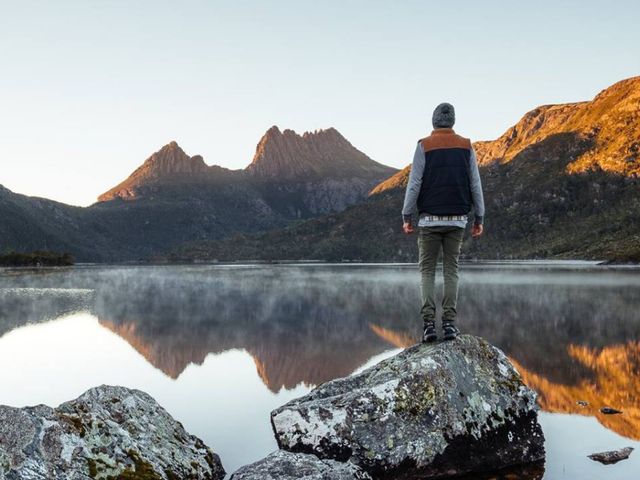 The Cradle Mountain National Park is undoubtedly the most famous park in Tasmania, declared a UNESCO World Heritage Site. TASMANIA LANDSCAPES IN THE BACKPACK Group Tour