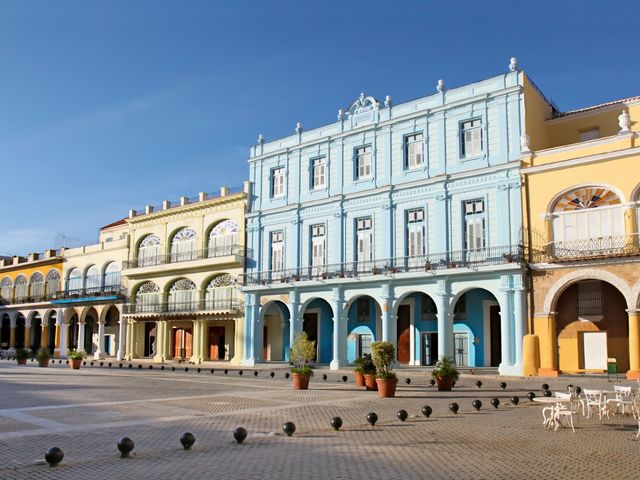 Plaza Vieja square panoramic view, Old Havana