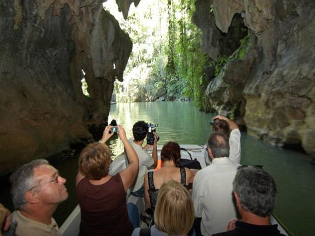 Boat ride in the underground waters of Cueva del Indio, Viñales valley